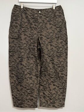 NEW RUTI Camo Print Barrel Style Straight Leg Cargo Pants